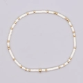 Pulsera de estilo bohemio con cuentas cilíndricas blancas y cuentas de cobre doradas - Cuentas Blanco Crema Oro