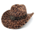 Chapeau de cowboy d'hiver léopard en fausse fourrure avec bande cloutée et boucle tête de bœuf - M (56-58cm) / Couronne Droite Marron Foncé
