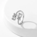 Dettaglio anello in argento con scatola regalo in zircone e fiocco elegante - Stile 5 / Argento