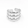 Dettaglio dell'anello aperto in acciaio inossidabile argento con design circolare a tre strati - Disco Circolare a Tre Strati (R6068)