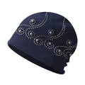 Detail der dunkelblauen Beanie mit aufwendigen Paisley-Mustern aus Silber-Strass - Verstellbar / Marineblau mit Strass und Stahlperlen