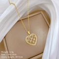 Detalle del colgante corazón con circonitas y cadena de acero de titanio dorado - Dorado (G347)