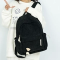 Minimalistischer schwarzer Damen-Rucksack aus Cord mit süßem cremefarbenem Bären-Anhänger - Mit Bärenanhänger / Schwarz