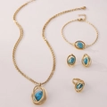 Set dettagliato di collana, bracciale, orecchini e anello dorati con pietre turchesi - Set di Collana Orecchini e Anello in Turchese Blu (3 Pezzi)