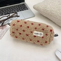 Astuccio in peluche beige con motivi a cuori rossi ed etichetta del marchio - Rosso Crema (Cuori Rossi)