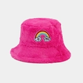 Détail d'un bob en peluche rose avec broderie arc-en-ciel et texte Oh Yeah - M(56-58cm) / Rose rouge