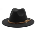 Dettaglio di un cappello di lana nero con fascia intrecciata marrone e fibbia oro - Nero