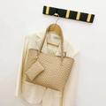 Borsa shopping trapuntata in pelle PU kaki con portamonete e finiture metalliche dorate - Albicocca