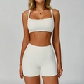 Conjunto de yoga blanco acanalado con sujetador deportivo y pantalones cortos fitness - S / Sujetador + Pantalones Cortos / Albaricoque Lechoso
