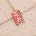 Détail du pendentif Tarot Étoile en émail rose, finition dorée et oxydes de zirconium - 17# L'Étoile
