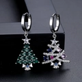 Exquisitos pendientes de árbol de Navidad en plata con circonitas verdes y de colores - Estilo de Árbol de Navidad Asimétrico (E23051913)