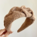 Brown chunky knit headband with retro knot design for a soft, textured hair accessory - Khaki