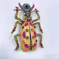 Retro Insekten Käfer Brosche in orangefarbenem Emaille und bunten Strasssteinen in Gold - Korallenroter Käfer