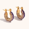 Boucles d'oreilles dorées avec cristaux violets, bleus et blancs au style minimaliste - 15mm / Arc-en-ciel 1