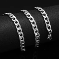 Tres cadenas cubanas de acero inoxidable plateado con textura en un soporte negro - Plateado / 60CM
