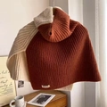 Tweekleurige gebreide coltrui sjaal in roodbruin en beige met geribbelde textuur - Oranje en Beige