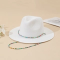 Dettaglio cappello di paglia bianco con perline colorate e cordino sottogola abbinato - M (56-58cm) / Bianco