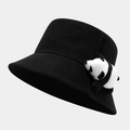 Détail d'un bob en coton noir orné d'une adorable figurine de panda en peluche 3D - Taille unique / Noir