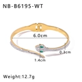 Detailweergave van gouden slangenarmband met 6,0 cm diameter en kristallen zetting - Gouden Witte Zirkonia Ingelegde Stijl (NB-B6195-WT)