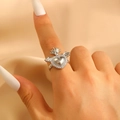 Silberner Flügel-Herzring mit Kronendetail und weißen Kristallen im Vintage-Stil - Silberner Kronenflügel-Herzring (0080) / Silber