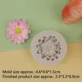 Daisy silicone flower mold with petal samples and size measurements 4.6x4.6x1.5cm - 4.6cm x 1.5cm / Gray