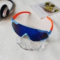 Kindersportbrille mit hellblauem Rahmen und leuchtend orangefarbenen Bügeln - Himmelblau Blaues Quecksilber
