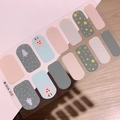 Gros plan détaillé des autocollants à ongles Noël SDA-015 avec rennes et sapins - Style Renne de Dessin Animé Bleu Gris (SDA-015)