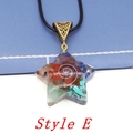 Colgante de Orgonita en forma de estrella con piedras naturales de colores y espiral de cobre - Estrella / Colgante + Cordón de cuero