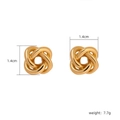 Dettaglio di orecchini a perno a torsione dorati da 1,4 cm con peso di 7,7 g su sfondo bianco - Design a Forma di Nodo (款式2)