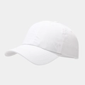 Detalle de una gorra de béisbol blanca transpirable con estructura de seis paneles y visera - Blanco / Ajustable