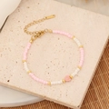 Detail eines Perlenarmbands mit rosa Herzanhänger und S-STEEL Edelstahlverschluss - Rosa/2# Rosa Kaiserstein