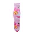 Detail van roze nauwsluitende strapless maxi-jurk met levendige bloemenpatronen - S / Roze
