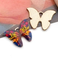 Bunter Emaille-Schmetterlingsanhänger mit goldener Rückseite für DIY-Schmuck und Armbänder - Dunkelviolett-Gelber Bedruckter Schmetterling (21x15 mm)