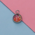 Detalle de colgante de acero inoxidable de 12mm con resina brillante color naranja - Estilo Irisado Naranja ( Spanish )