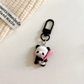 Detail van een schattige panda-sleutelhanger met roze PANDA-accessoire en ring - Panda-Honkbal