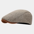 Detailaufnahme von Fischgrätmuster und braunem Schirm an Vintage-Schiebermütze - Verstellbar / Dunkelbraun
