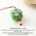 Ciondolo cachi in tessuto verde con pendente Fu e lunghe nappe bianche - Verde