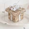Adorno de caja de regalo color champán con lazo blanco para árbol de Navidad - Estilo B Paquete De Regalo / 10cm x 6cm