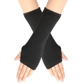 Détail de gants tricotés noirs sans doigts avec ouverture pour le pouce et texture - Taille unique / Noir