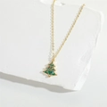 Collana a catena dorata con ciondolo albero di Natale in smalto verde e gemme colorate - Albero di Natale