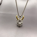 Collana con pendente maschera Hannya argento con corna dorate e catena in acciaio - Stile 1 (Maschera Argento Corna d'Oro) / 60CM