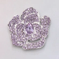 Elegante ciondolo a camelia con strass viola e una base in lega d'argento lucida - Base Argento Viola