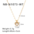 Detail der 18K Gold Herz-Halskette mit Zirkon-Pavé und geölter Herzanhänger-Textur - 18K Gold / Weiß (NB-N1073-WT)