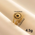 Detailansicht eines böhmischen Goldrings mit radialen Rillen und 1,7cm Durchmesser Größe - Einstellbar Offen / Gold & Schwarz Emaille
