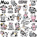 Set di toppe ricamate con mucche a cartone animato in bianco e nero per abbigliamento fai-da-te - Assortimento di Toppe a Forma di Mucca (一套24个)