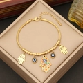 Gouden slangschakelarmband met Hamsa-hand en Evil Eye-bedeltjes op een sieradendoos - 2# Armband