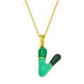 Collier lettre V doré avec émail vert dégradé sur une chaîne à maillons fins - Style Lettre V Bloc de Couleur Verte (S640G-001-V)
