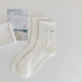 Witte katoenen sokken met geribbelde boord en een schattig 'hello' smiley borduursel - Eén maat / Wit met label