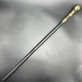 Klassisches ägyptisches Pharao-Goldzepter mit geprägtem Griff und schwarzem mattem Stab - Bronze