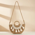 Böhmische halbkreisförmige Strohtasche mit Rundgriffen und Baumwollquasten-Dekor - Camel